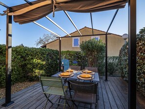 تناول الطعام بالخارج