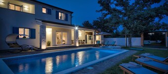 Beautiful private villa for 10 guests with private pool, A/C, WIFI, TV, terrace and parking