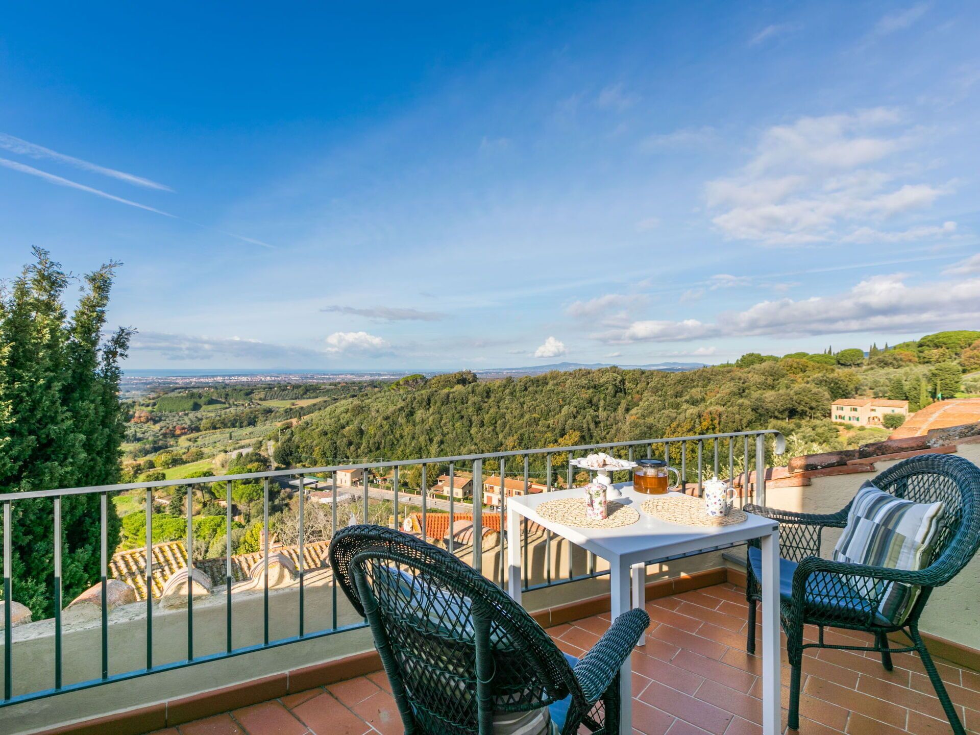 Wasser, Himmel, Wolke, Azurblau, Gebäude, Die Architektur, Schwimmbad, Urban Design, Freizeit, Schatten