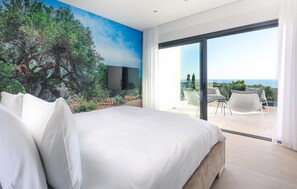 5 bedrooms, in-room safe, iron/ironing board, travel cot