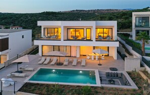 A heated pool - Stunning home in Jakisnica with sauna (Jakisnica)