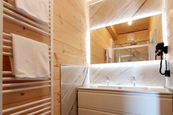 Rad, Auto, Himmel, Wolke, Gebäude, Eigentum, Fenster, Schnee