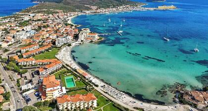 Beautiful apartment for 4 guests with pool, WIFI, A/C, TV, terrace and pets allowed