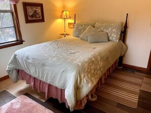 4 bedrooms, iron/ironing board, free WiFi, bed sheets