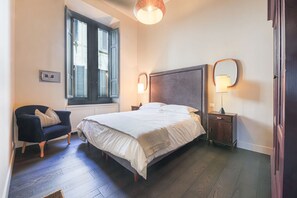 2 bedrooms, iron/ironing board, WiFi