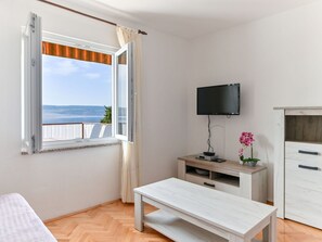 Living area - Nice apartment for 7 guests with A/C, WIFI, terrace and pets allowed (Zadar)