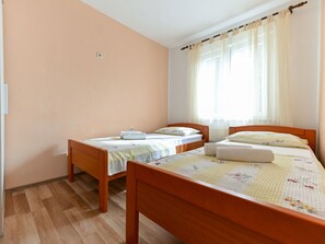 2 bedrooms, free WiFi - Lovely apartment for 7 guests with A/C, WIFI, terrace and pets allowed (Zadar)