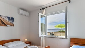 2 bedrooms, travel crib, WiFi (free)