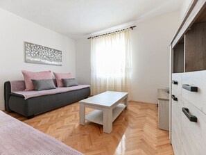 Living area - Lovely apartment for 7 guests with A/C, WIFI, terrace and pets allowed (Zadar)