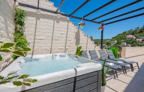 Terrace/patio - Awesome home in Pucisca with house sea view (Pucisca)