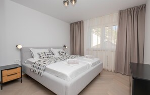 3 bedrooms, free WiFi, bed sheets