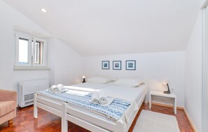 3 bedrooms, free WiFi, bed sheets