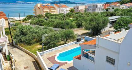 Impresionante casa en Slatine con.