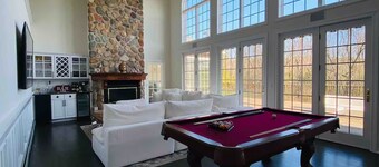 Spacious estate with 5 bedrooms and WiFi, AC in charming Sparta