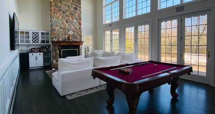 Spacious estate with 5 bedrooms and WiFi, AC in charming Sparta