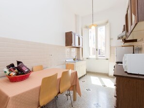 Mikrowelle, Ofen, Geschirrspüler