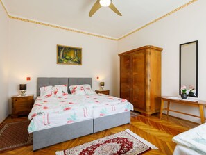 4 Schlafzimmer, Reisekinderbett, kostenloses WLAN, Bettwäsche
