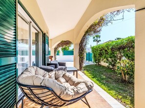 Terrace/patio - Wonderful private villa for 8 guests with A/C, private pool, WIFI, TV and patio (Albufeira)