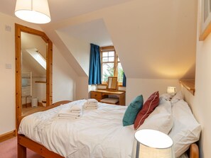 4 bedrooms, travel crib, free WiFi