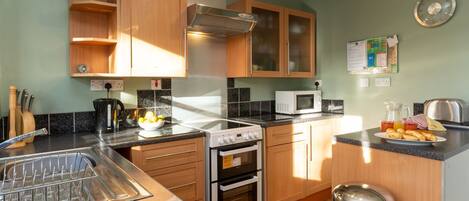 ميكروويف، فرن، كرسي للأطفال