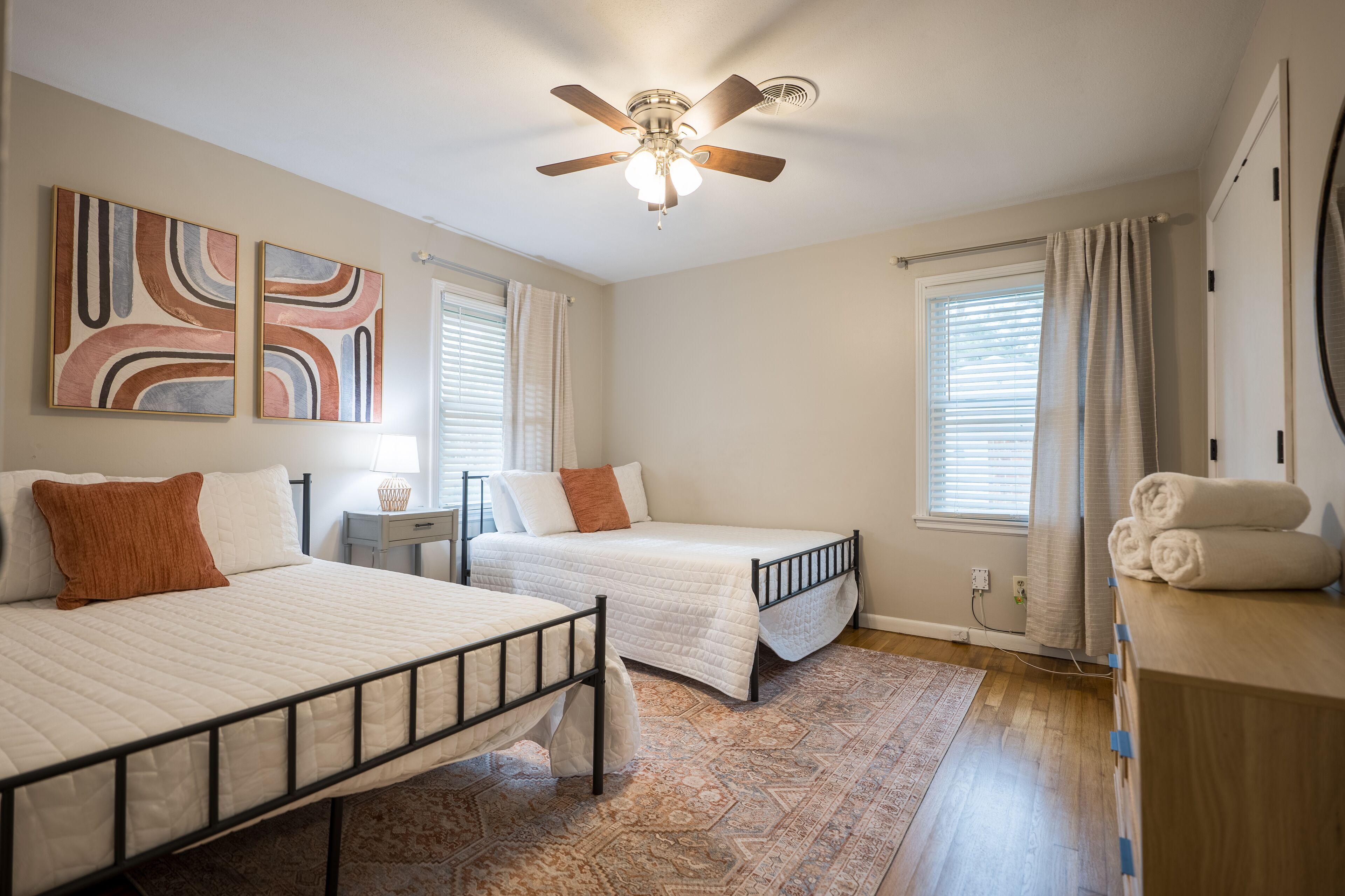 3 makuuhuonetta, silitysrauta/-lauta, Wi-Fi, vuodevaatteet