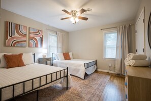 3 makuuhuonetta, silitysrauta/-lauta, Wi-Fi, vuodevaatteet