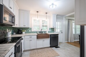 微波炉、烤箱、炉灶