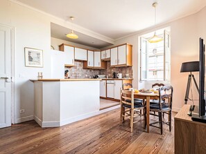 Oven, dishwasher, high chair