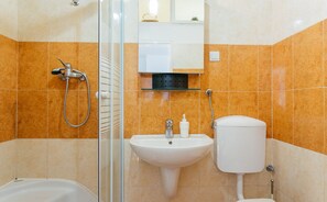 Shower, hair dryer, towels - Apartment THE VIEW (Dubrovnik)