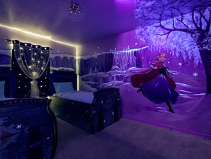 5 bedrooms, iron/ironing board, WiFi, bed sheets