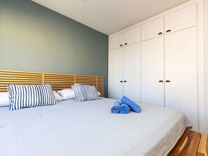 2 bedrooms, travel cot, free WiFi