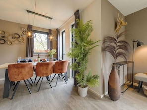 Dining - Wonderful private villa for 6 guests with WIFI, pool, hot tub, TV and pets allowed (Wijchen)