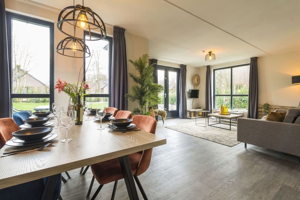 Pflanze, Tabelle, Möbel, Fenster, Couch, Geschirr, Zimmerpflanze, Holz, Gebäude, Interior Design