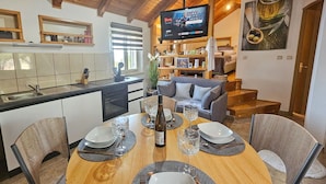 A modern kitchen with a dining area set for four. - Stunning private villa for 5 people with WIFI, A/C, private pool, TV, terrace and panoramic view (Podstrana)