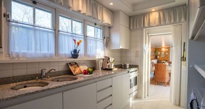 Wunderbares alleinstehendes Ferienhaus für 6 Leute mit W-LAN, Whirlpool, TV und Terrasse