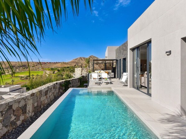 Pool - Stunning private villa for 4 guests with private pool, WIFI, A/C, TV, terrace and pets allowed (Maspalomas)