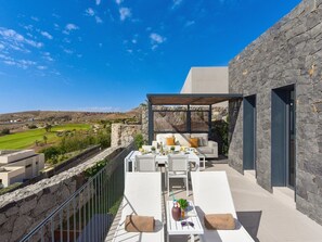 Outdoor dining - Stunning private villa for 4 guests with private pool, WIFI, A/C, TV, terrace and pets allowed (Maspalomas)
