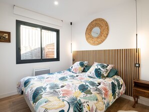2 slaapkamers, een strijkplank/strijkijzer, reisbedje, gratis wifi
