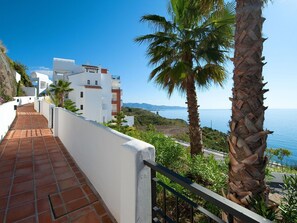 Property grounds - Beautiful apartment for 6 guests with pool, WIFI, A/C, TV, terrace and pets allowed (Torrox)