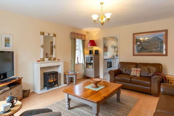 Table, Cadre, Propriété, Meubles, Canapé, Bois, Design Intérieur, Orange, Sol, Canapé-Lit