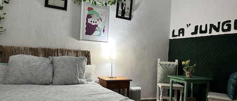 Basic Double Room | Living area