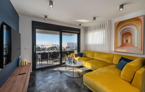 TV, foosball, table tennis - Gorgeous home in Novalja with WiFi (Novalja)