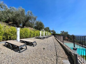 Outdoor dining - Cosy apartment for 4 people with WIFI, pool, A/C, TV and balcony (Civezza)