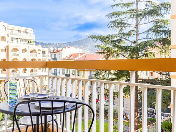 Property grounds - Cosy apartment for 2 guests with A/C, WIFI, TV, terrace, pets allowed and panoramic view (Nice)