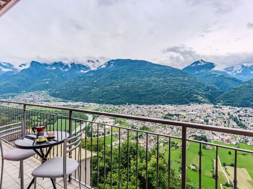 Cosy apartment for 6 guests with A/C, WIFI, TV, patio and pets allowed