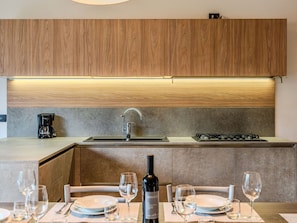 Microwave, oven, dishwasher, toaster - Lovely apartment for 6 guests with A/C, WIFI, TV, patio and pets allowed (Santa Croce)