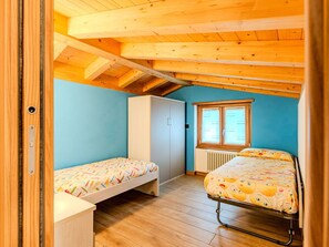 3 bedrooms, iron/ironing board, travel cot, free WiFi - Beautiful apartment for 6 guests with WIFI, A/C, TV, patio and pets allowed (Santa Croce)