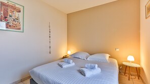 2 bedrooms, iron/ironing board, WiFi, bed sheets
