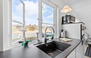 Fridge, oven, stovetop, dishwasher - Beautiful home in Ebeltoft with sauna (Ebeltoft)