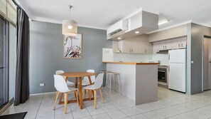 Dining - Yarrawonga Lakeside Apartment 31 (Mulwala)